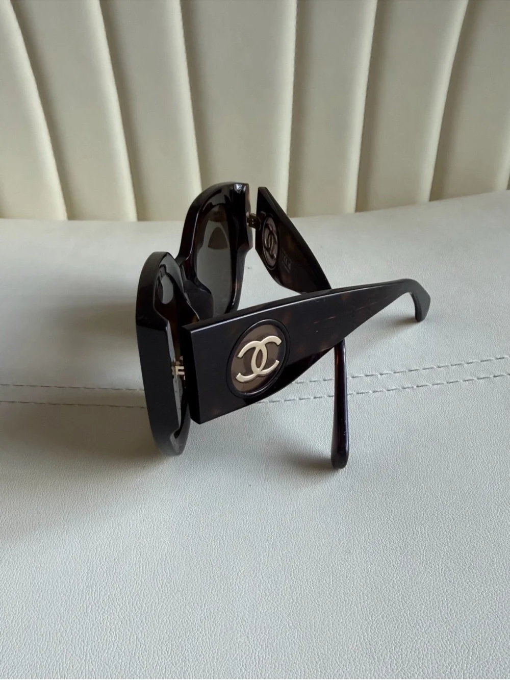 Authentic CHANEL 5550 Tortoise CC Logo Polarized Sunglasses